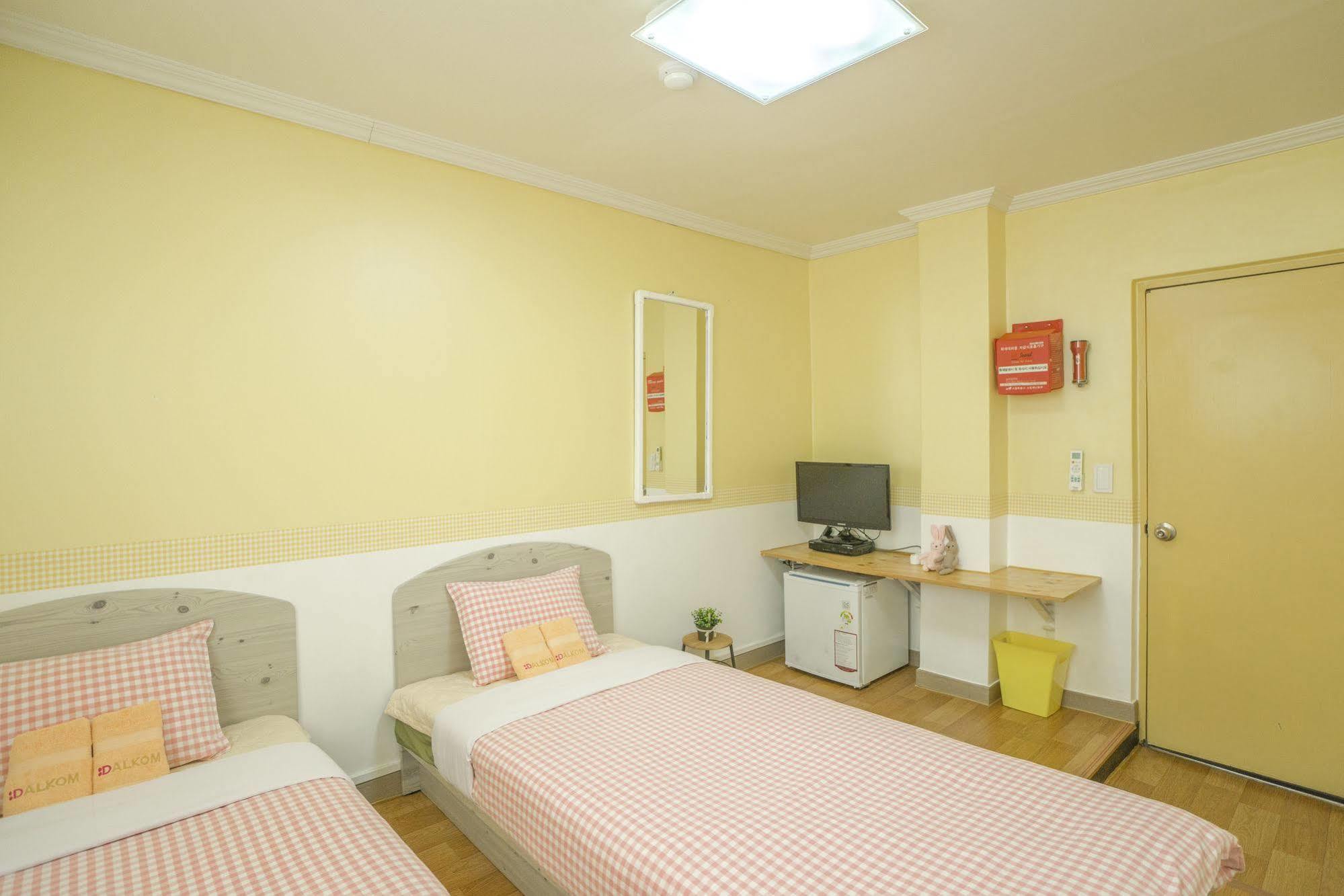 Dalkom Myeongdong Guesthouse Seoul Exterior photo